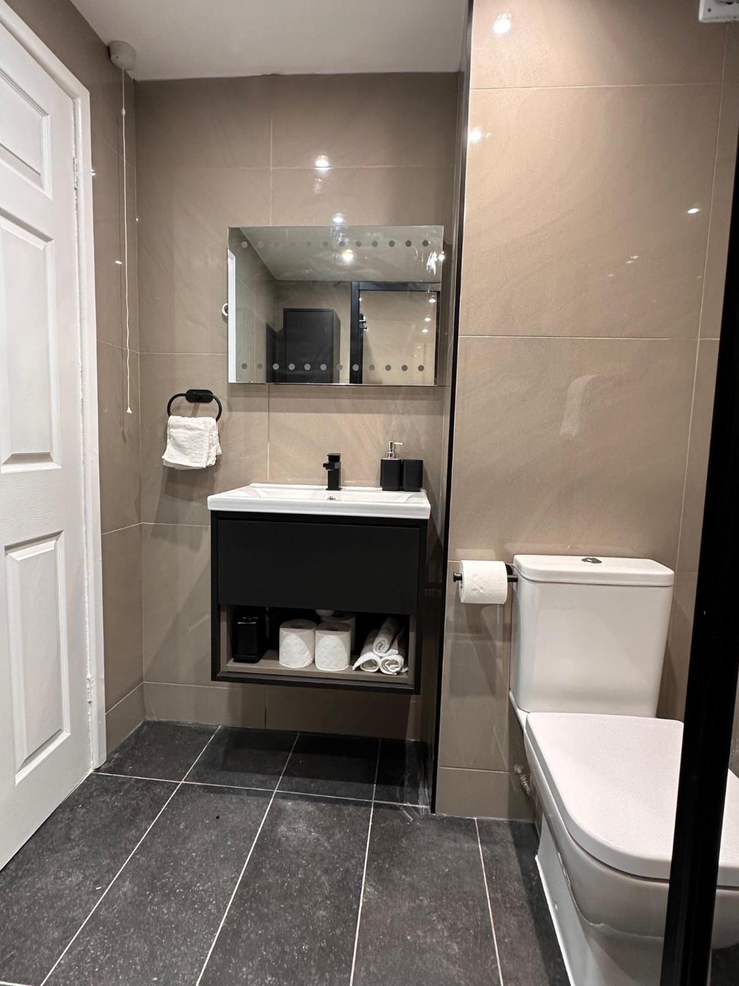R1 - Private Room In Modern Shared Apartment, Each With Kitchenette, Central เบอร์มิงแฮม ภายนอก รูปภาพ